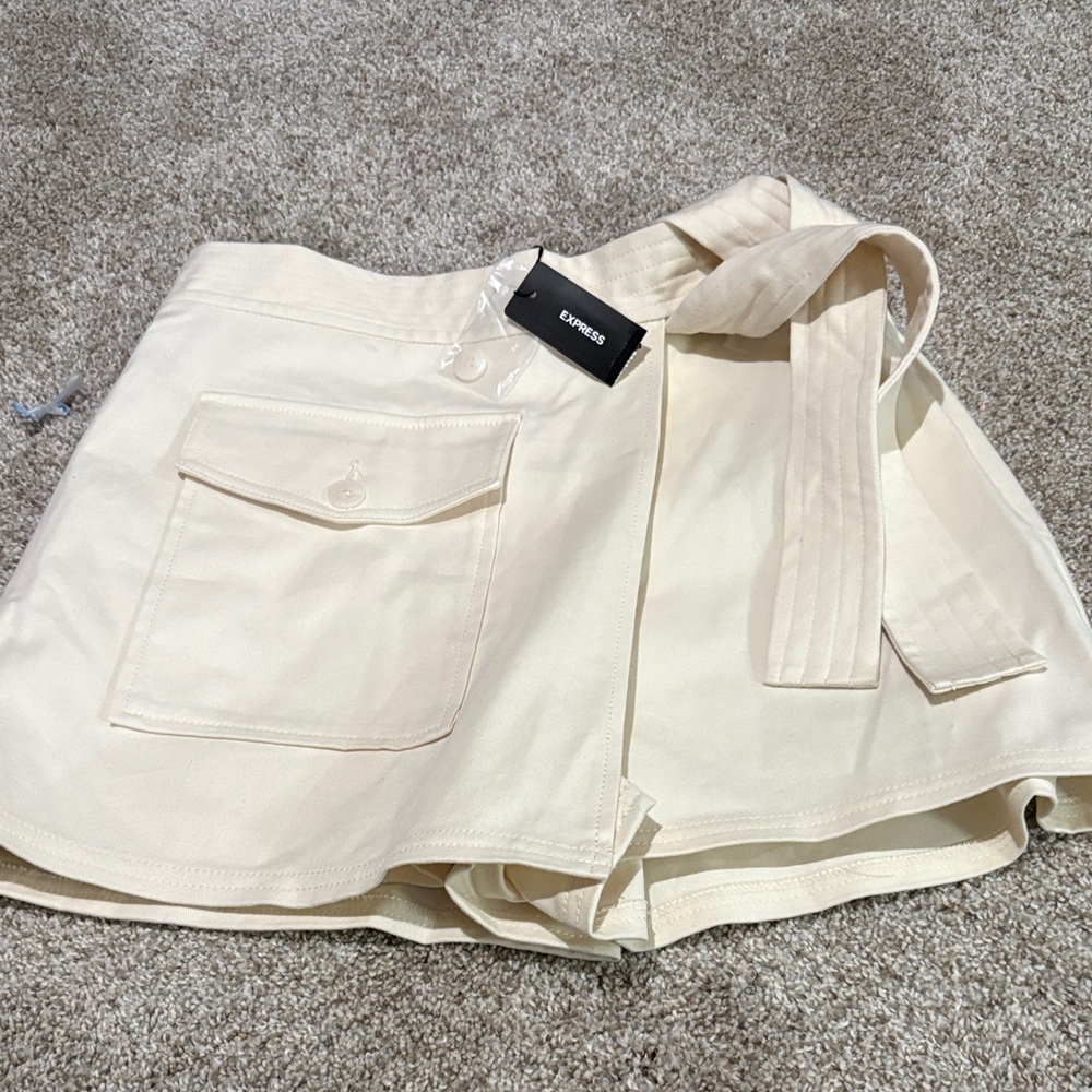 Express Women's Tan Cargo Shorts